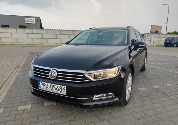 Volkswagen Passat cena 64900 przebieg: 77000, rok produkcji 2018 z Rawicz małe 631